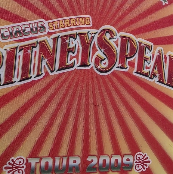 Britney Spears 2009 Circus Concert Tour Program - Picture 3 of 10